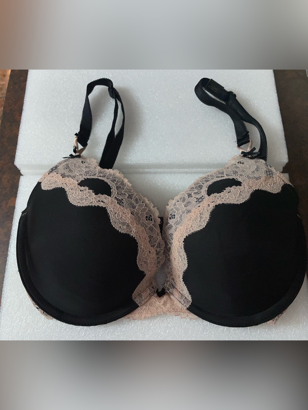 Victoria's Secret Dream Angels Push-Up Bra Black Chantilly Lace 32DD NWT